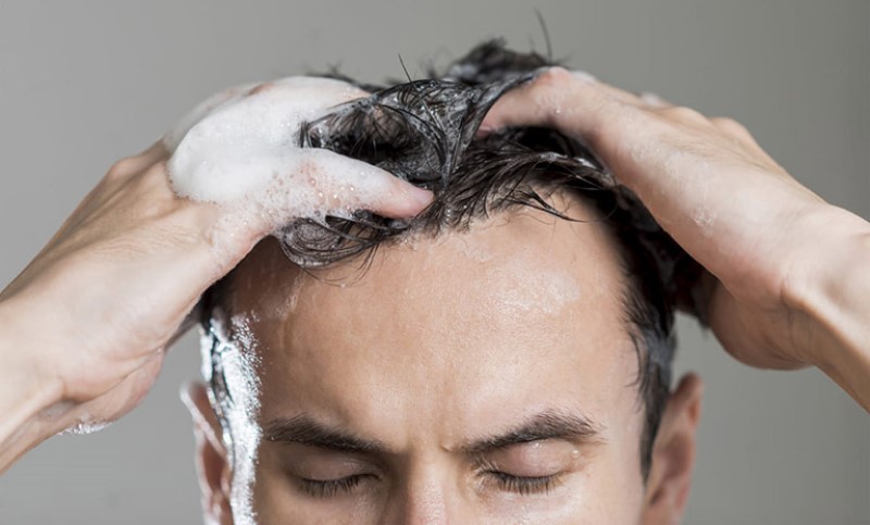 Chăm sóc da đầu đúng cách để hỗ trợ tình trạng gãy rụng